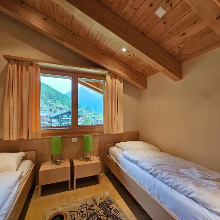 Aramis Dachwohnung 4 *